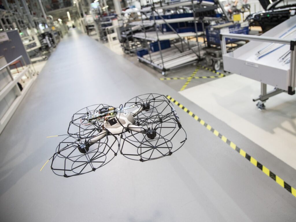 Drohnenflug in der Produktion