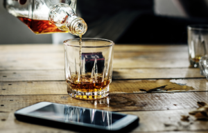 USA: Online einnkaufen unter Alkoholeinfluss – @envato | Rawpixel