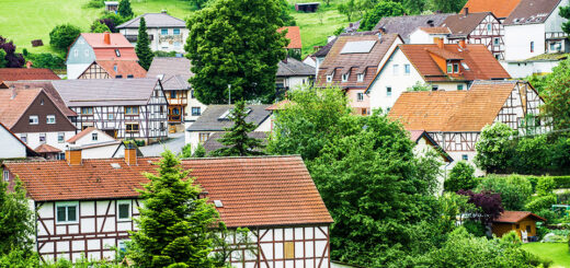 Versorgungslücken ländlicher Regionen schließen - Bild: @shutterstock| Alex Stemmer