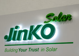 JinkoSolar - Building your Trust in Solar - Bild: Lutsenko_Oleksandr|Shutterstock.com