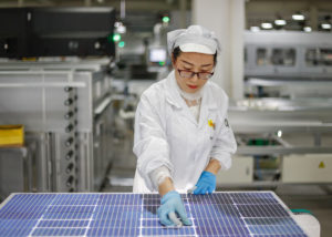 China dominiert die Solarmodulproduktion - Bild: humphery|Shutterstock.com