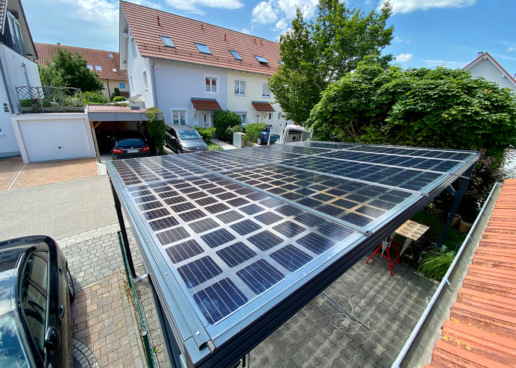 Carport System mit transparenten Glas-Glas-Solarmodulen