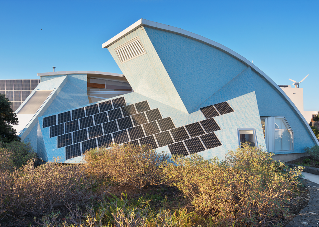 Bioklimatische Häuser auf der Insel Teneriffa. Labor für bioklimatische Techniken und die Integration von erneuerbaren Energiequellen in der Architektur