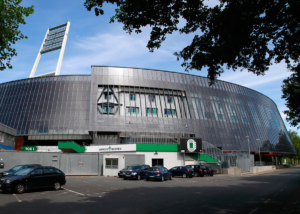 Bremer Fußballstadion mit teiltransparenten Solarmodulen