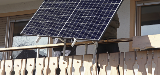 Symbolbild: Produktwarnung beim Aldi-Balkonsolar von Solovoltaik