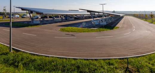 Solarparkplatz am Bahnhof in Merklingen: Mit einer Ladeinfrastruktur von 260 Ladepunkten an den Solarcarports