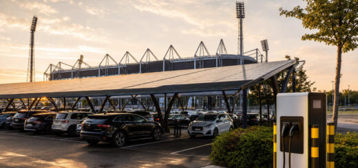 Solarparkplatz & Solarcarport: Von der Therme bis zum Stadion – Darum überdachen immer mehr Betreiber ihre Parkplätze mit Solar
